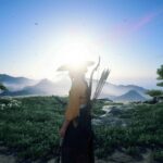 Screenshot aus dem PlayStation 5 Game: Ghost of Yotei. Die Protagonistin steht mitten auf einer Wiese, die Sonne strahlt sie an und lässt die Umrisse leicht verblassen.