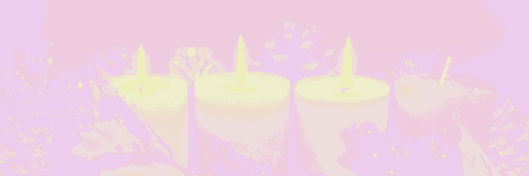 Drei Kerzen die brennen.